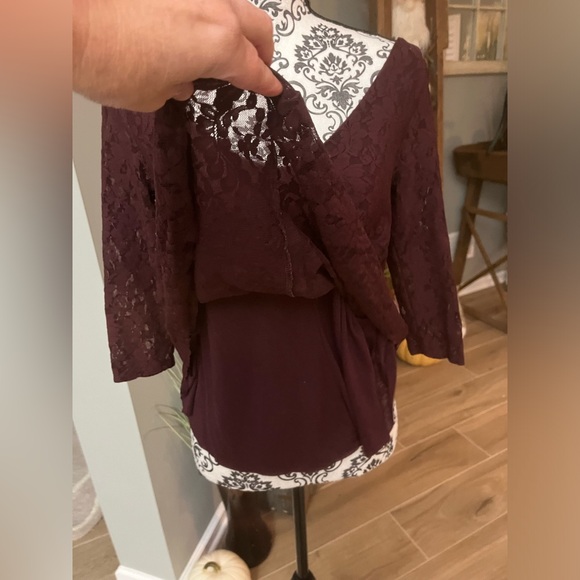 American Eagle size XS burgundy lace top - Picture 5 of 9